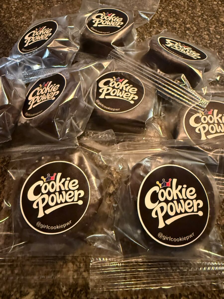 Galletas Cookie Power empacadas individualmente, listas para entregar